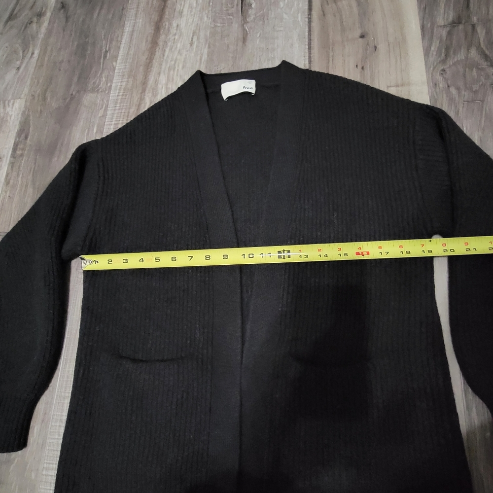 Aritzia Wilfred Free 100% Merino Wool Open Women's Cardigan in Black - Picture 6 of 13